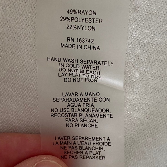 Milano V Neck Lightweight Sweater in White - Size XL - Picture 7 of 7